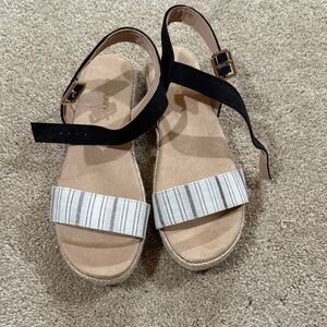 Old Navy Black and White Striped Sandals